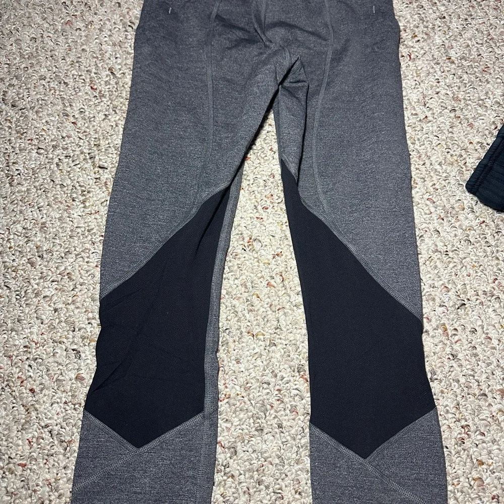 Lululemon Pace Rival Crop Pants in Black and gray -Size 4